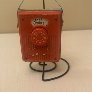 Vintage Fisher Price 1975 Pocket Radio Wind-Up Toy Yankee Doodle Music Box USA